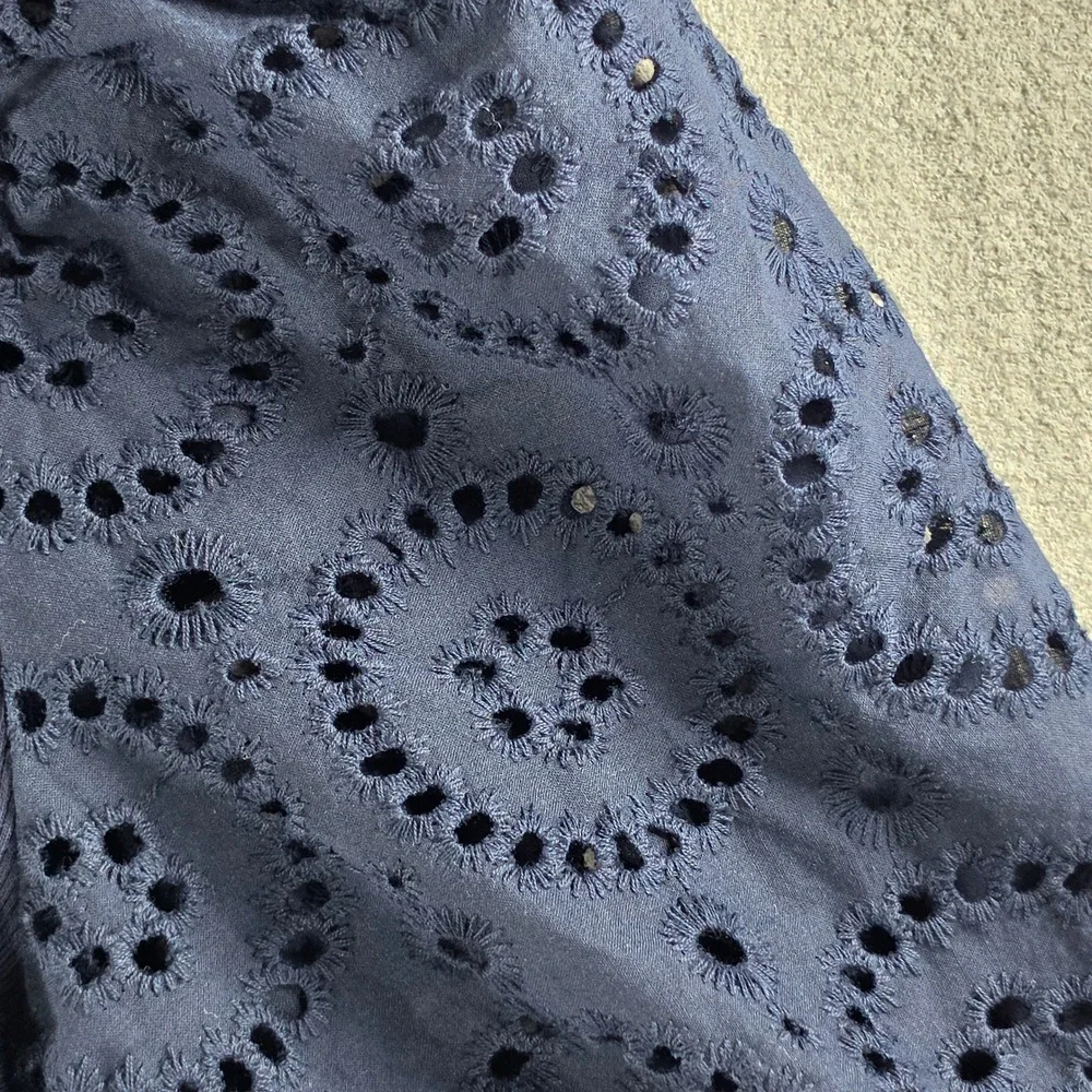 LOFT Henley Top Womens Medium Navy Blue Eyelet Lace Puff Sleeve Ribbed Knit‎